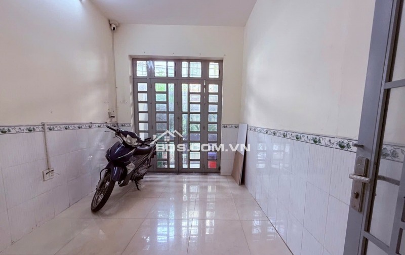 Bán Vinhomes Hóc Môn đường 13m lề đường 3m ngang 5m dài 10m 4 tầng BTCT