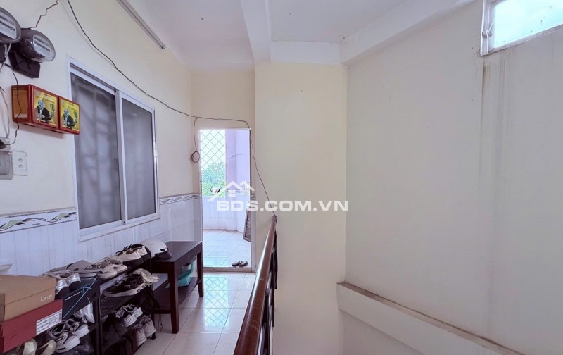 Bán Vinhomes Hóc Môn đường 13m lề đường 3m ngang 5m dài 10m 4 tầng BTCT