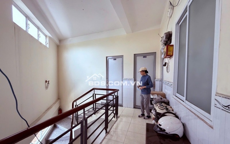 Bán Vinhomes Hóc Môn đường 13m lề đường 3m ngang 5m dài 10m 4 tầng BTCT