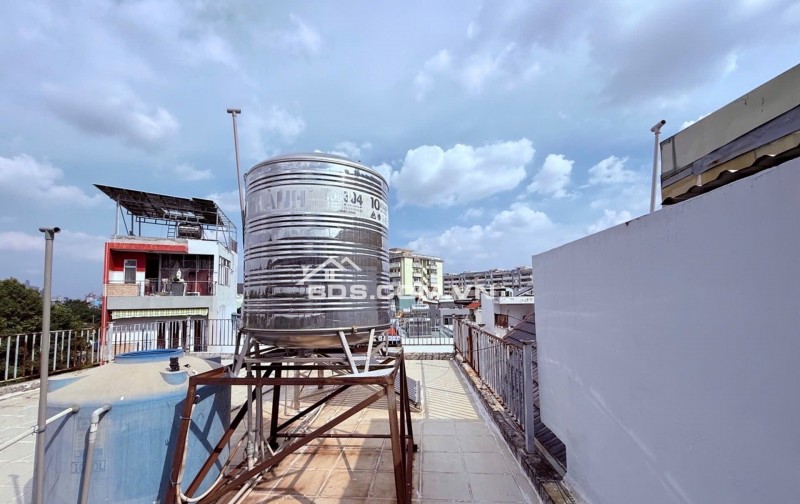Bán Vinhomes Hóc Môn đường 13m lề đường 3m ngang 5m dài 10m 4 tầng BTCT