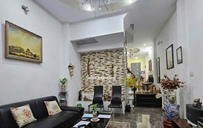 Đón sóng METRO 2 - Bán nhà hẻm xe hơi  Cách Mạng Tháng 8, đối diện Công viên Lê Thị Riêng, tiếp giáp Quận 3.