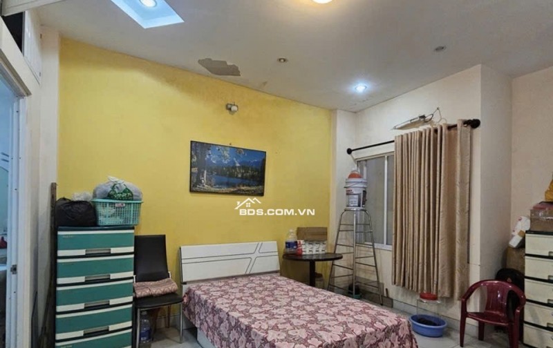 Đón sóng METRO 2 - Bán nhà hẻm xe hơi  Cách Mạng Tháng 8, đối diện Công viên Lê Thị Riêng, tiếp giáp Quận 3.