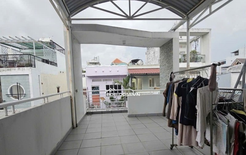 Đón sóng METRO 2 - Bán nhà hẻm xe hơi  Cách Mạng Tháng 8, đối diện Công viên Lê Thị Riêng, tiếp giáp Quận 3.