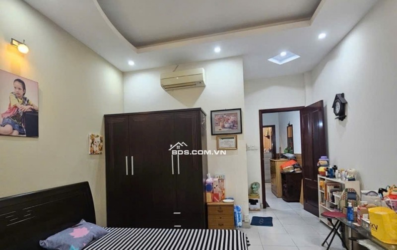 Đón sóng METRO 2 - Bán nhà hẻm xe hơi  Cách Mạng Tháng 8, đối diện Công viên Lê Thị Riêng, tiếp giáp Quận 3.