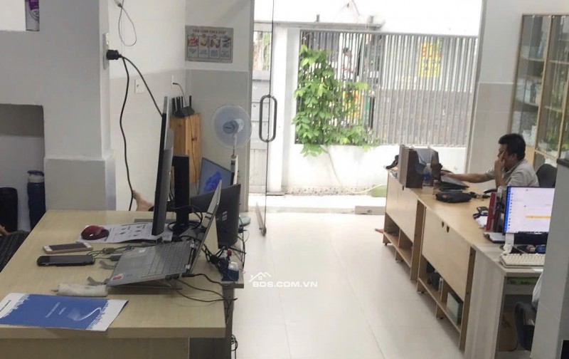 Cho thuê nhà mặt tiền 124C Phùng Văn Cung, mặt hẻm oto Thích Quảng Đức
