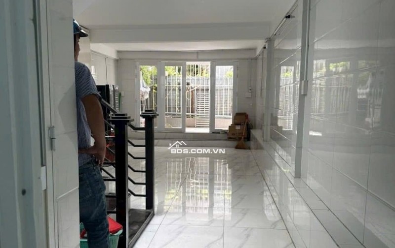 Cho thuê Mặt tiền kinh doanh Trưng Nữ Vương sát chợ Hóc Môn 7*15 trệt 3 lầu 8 phòng cho thuê