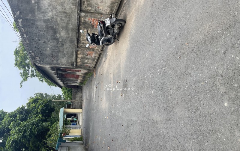 Bán căn nhà 4 tầng ngay cạnh trung tâm thị trấn chúc sơn, ô tô ngủ trong sân, nhà mới đẹp kèm full nội thất