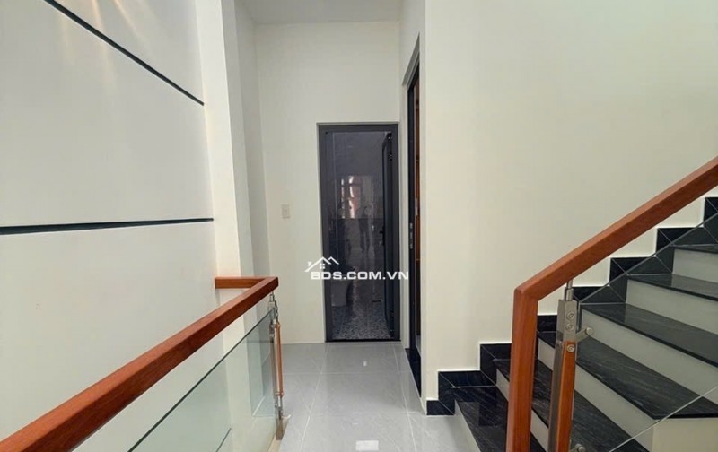 NHÀ ĐẸP 475 – PHƯỚC LONG B | CHỈ 4,35 TỶ  Nhà trệt lầu thiết kế cực hợp lý, 2 phòng ngủ – 2 WC, phòng khách, bếp và ban công.   Ngang 5m, sàn 65,8m²