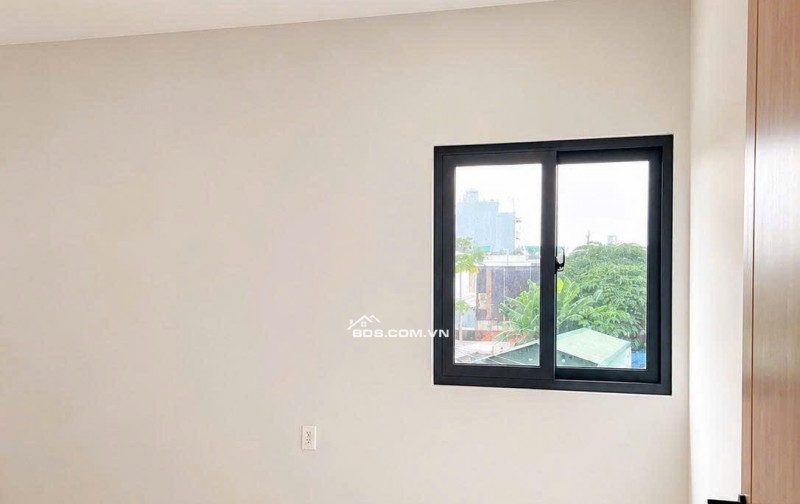 NHÀ MỚI Ở NGAY FULL NỘI THẤT - HẺM XE HƠI VÀO NHÀ THOẢI MÁI - TRUNG TÂM QUẬN 9 CŨ