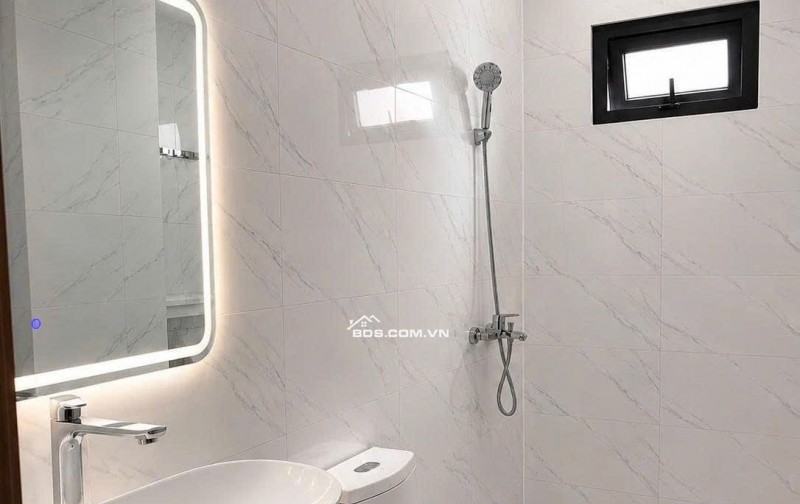 NHÀ MỚI Ở NGAY FULL NỘI THẤT - HẺM XE HƠI VÀO NHÀ THOẢI MÁI - TRUNG TÂM QUẬN 9 CŨ