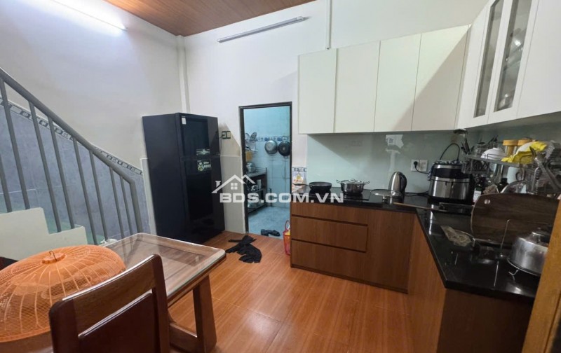 MẶT TIỀN ĐƯỜNG SỐ 138 - NHÀ 1 TRỆT 1 LẦU  3 PHÒNG NGỦ - KHU DÂN CƯ SẦM UẤT - TIỆN ÍCH XUNG QUANH KHÔNG THIẾU GÌ - NGAY TRUNG QUẬN 9 CŨ - GIÁ 8.3 TỶ