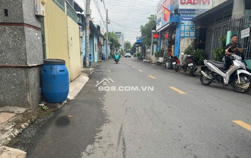 MẶT TIỀN ĐƯỜNG SỐ 138 - NHÀ 1 TRỆT 1 LẦU  3 PHÒNG NGỦ - KHU DÂN CƯ SẦM UẤT - TIỆN ÍCH XUNG QUANH KHÔNG THIẾU GÌ - NGAY TRUNG QUẬN 9 CŨ - GIÁ 8.3 TỶ