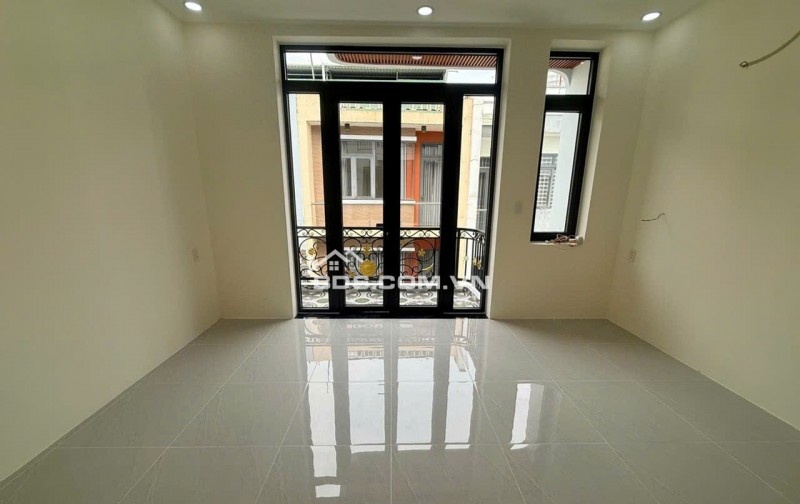 Cần bán nhà gấp, nhà siêu đẹp, còn thương lượng, gần trung tâm Q9