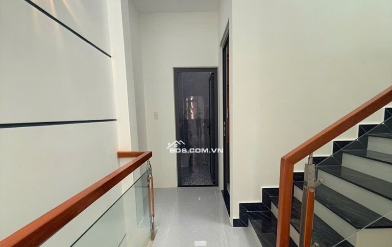 LONG BÌNH - 3 TẦNG BTCT - HẺM XE HƠI 8M - SÁT VINHOMS 5 PHÚT!