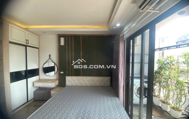 Cho thuê Căn Chung cư mini tại Phố Trích, Tây Hồ. Ban công thoáng View toàn mặt hồ. Chỉ 6.5tr