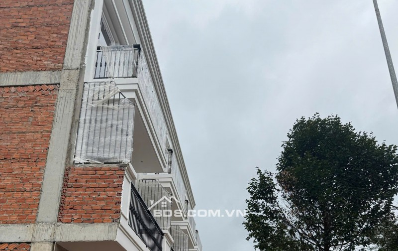 Nhà phố khu đô thị Ân Phú, măt tiền Hà Huy Tập, vị trí đẹp, KD tốt.