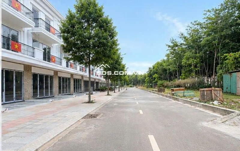Nhà phố khu đô thị Ân Phú, măt tiền Hà Huy Tập, vị trí đẹp, KD tốt.