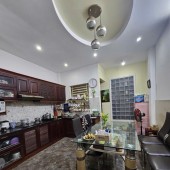 Đón sóng METRO 2 - Bán nhà hẻm xe hơi  Cách Mạng Tháng 8, đối diện Công viên Lê Thị Riêng, tiếp giáp Quận 3.