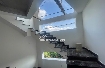 Cần bán nhà mới xây 3 tầng Tam Hiệp hẽm 8m di chuyển thoải mái