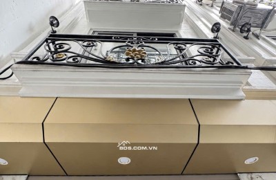 Chỉ 6 tỉ, Nhà mới 5 tầng, Ô tô đỗ cổng - Trung Tâm Long Biên, Ngõ nông, rộng thoáng