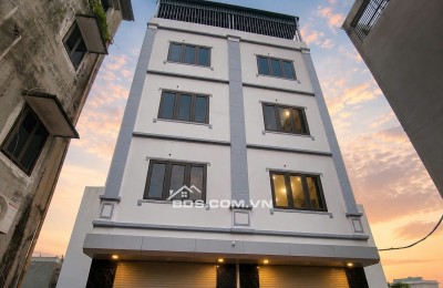  5 Tầng Mới Kính Kooong – 3,95 TỶ- Gần Chung Cư Lộc Ninh 