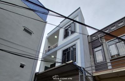 BÁN NHÀ 2.65 TỶ 3 TẦNG 89M2 CÓ PHÒNG NGỦ TẦNG 1 NGÕ TRƯỜNG CHINH