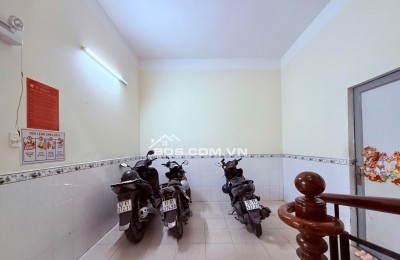 Bán Vinhomes Hóc Môn đường 13m lề đường 3m ngang 5m dài 10m 4 tầng BTCT