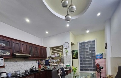 Đón sóng METRO 2 - Bán nhà hẻm xe hơi  Cách Mạng Tháng 8, đối diện Công viên Lê Thị Riêng, tiếp giáp Quận 3.