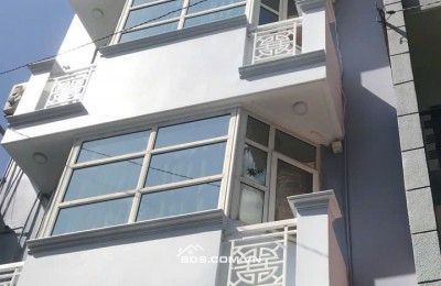 Cho thuê nhà mặt tiền 124C Phùng Văn Cung, mặt hẻm oto Thích Quảng Đức