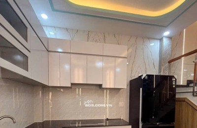 NHÀ ĐẸP 475 – PHƯỚC LONG B | CHỈ 4,35 TỶ  Nhà trệt lầu thiết kế cực hợp lý, 2 phòng ngủ – 2 WC, phòng khách, bếp và ban công.   Ngang 5m, sàn 65,8m²