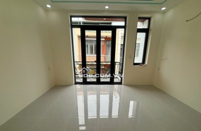 LONG BÌNH - 3 TẦNG BTCT - HẺM XE HƠI 8M - SÁT VINHOMS 5 PHÚT!