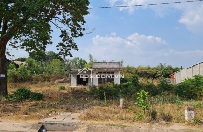 Bán đất tặng nhà cấp 4 tại mặt tiền đường ĐT 821, xã Lộc Giang, huyện Đức Hòa, tỉnh Long An.  ( nay là xã An Ninh, tỉnh Tây Ninh)
