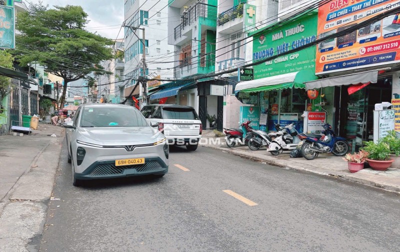Hàng Mới 33.5 tỷ   Mặt Tiền PHƯỜNG 25  BÌNH THẠNH DT 10x30m