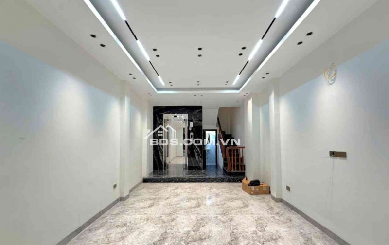Bán nhà Long Biên 9 tỷ 40m Gara,Thang máy,nhà mới