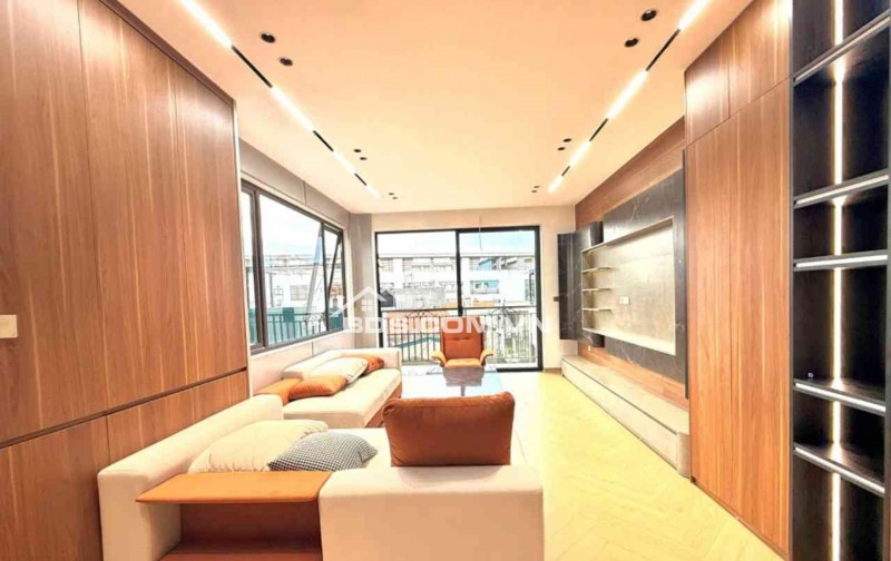 Bán nhà Long Biên 9 tỷ 40m Gara,Thang máy,nhà mới