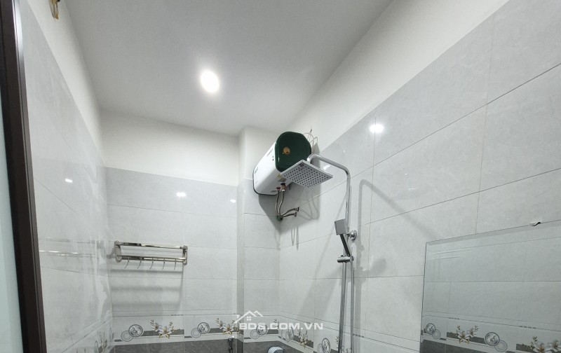 BÁN NHÀ ĐẸP 2.5 TỶ 3 TẦNG 50M2 XÂY ĐỘC LẬP NGÕ GIẢI PHÓNG