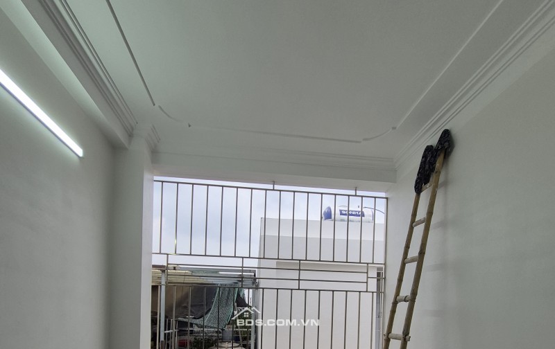 BÁN NHÀ ĐẸP 3.2 TỶ 3 TẦNG 48M2 Ô TÔ ĐỖ CỬA NGÕ TRẦN HUY LIỆU