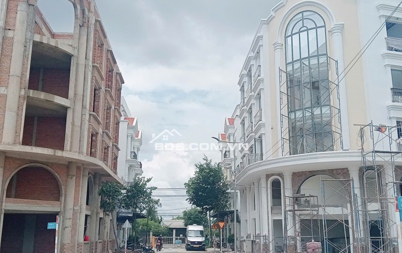 BÁN LÔ GÓC 106M2, NGANG 8M, SÁT SÂN BAY LONG THÀNH CHỈ 4 TỶ.