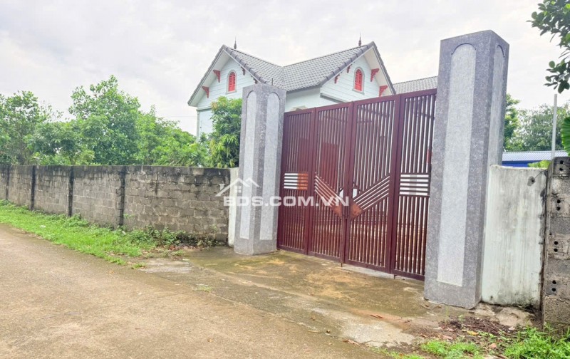 CẦN BÁN MẢNH ĐẤT 800M CÓ SẴN NHÀ MÁI THÁI KIÊN CỐ KHÔNG GIAN THOÁNG MÁT