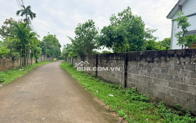CẦN BÁN MẢNH ĐẤT 800M CÓ SẴN NHÀ MÁI THÁI KIÊN CỐ KHÔNG GIAN THOÁNG MÁT