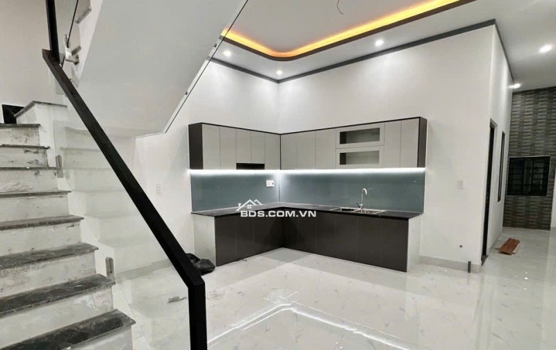 BÁN GẤP NHÀ Mặt tiền có thể Kinh Doanh - Sổ Riêng,Thổ Cư đầy đủ NGAY Gần Cây Xăng Đức Hưng