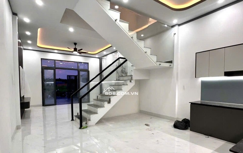BÁN GẤP NHÀ Mặt tiền có thể Kinh Doanh - Sổ Riêng,Thổ Cư đầy đủ NGAY Gần Cây Xăng Đức Hưng
