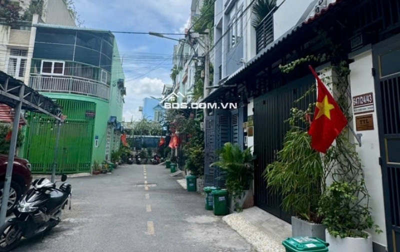 QUỐC LỘ 13 – 3 TẦNG – 4PN – CHỈ 6,8 TỶ - HẺM XE HƠI - KHU PHÂN LÔ ĐỒNG BỘ
