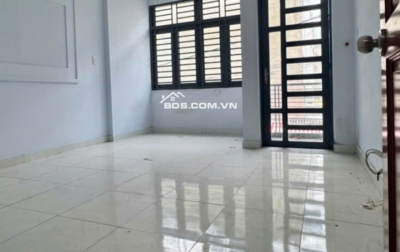 QUỐC LỘ 13 – 3 TẦNG – 4PN – CHỈ 6,8 TỶ - HẺM XE HƠI - KHU PHÂN LÔ ĐỒNG BỘ