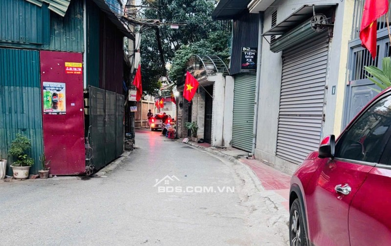 HÀNG HIẾM BÁN ĐẤT NGUYỄN VĂN LINH, LONG BIÊN  SAU 1 NHÀ RA Ô TÔ TRÁNH  KHU VỰC ĐANG PHÁT TRIỂN 31M²  MT 3,5M  4,6 TỶ.