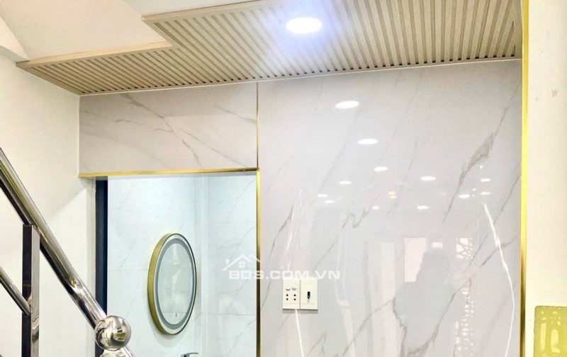 MẶT TIỀN KINH DOANH – XE HƠI ĐẬU TRONG NHÀ - 12.x TỶ.