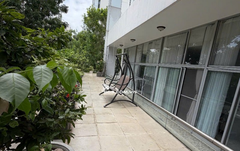 Bán căn hộ sân vườn Garden Court 2 Phú Mỹ Hưng, 200m2, 3PN, full, giá 17 tỷ