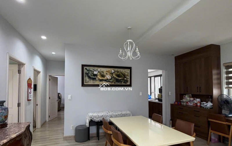 Bán căn hộ sân vườn Garden Court 2 Phú Mỹ Hưng, 200m2, 3PN, full, giá 17 tỷ