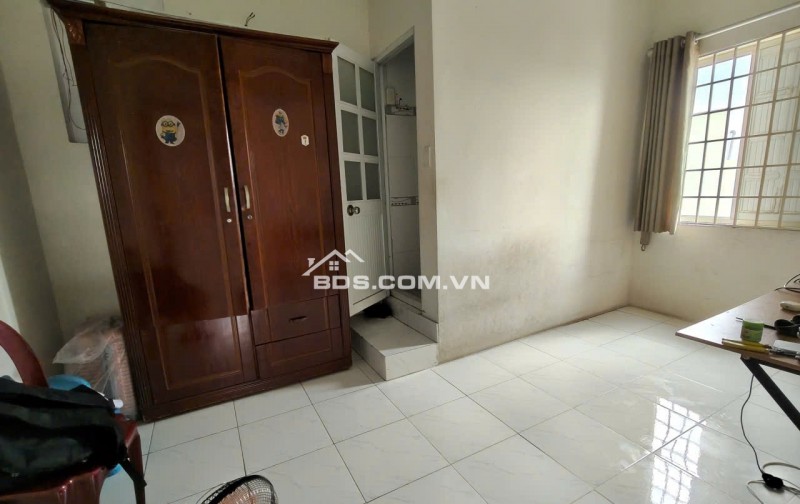 HÀNG HIẾM LÃ XUÂN OAI - LÊ VĂN VIỆT _ 3 TẦNG - 3PN - 3WC - PHÒNG THỜ RIÊNG - PHÒNG GIẶT GIŨ PHƠI ĐỒ RIÊNG _ GIÁ CHỈ 4.4 TỶ THƯƠNG LƯỢNG