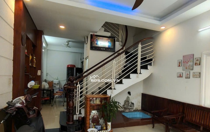 HÀNG HIẾM LÃ XUÂN OAI - LÊ VĂN VIỆT _ 3 TẦNG - 3PN - 3WC - PHÒNG THỜ RIÊNG - PHÒNG GIẶT GIŨ PHƠI ĐỒ RIÊNG _ GIÁ CHỈ 4.4 TỶ THƯƠNG LƯỢNG